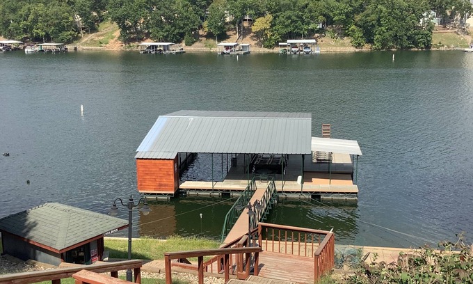 Gravois Mills Casa | Large Home On Mile Marker 8 In A Beautiful Cove On The Lake Of The Ozark