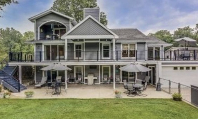 Edwardsburg Casa | Large home on the creek sleeps up to 16 people 2 master suites!