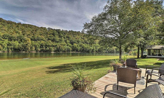Norfork Casa | Large Home on White River w/ Fire Pit & Grill!