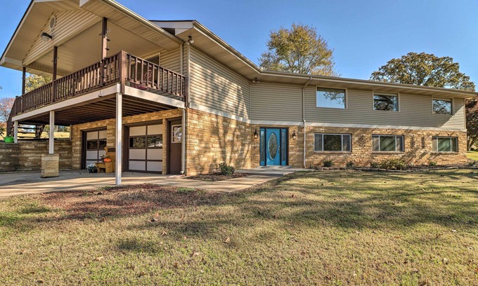 Lakeview Casa | Large Home w/ Games: Walk to Bull Shoal Lake!