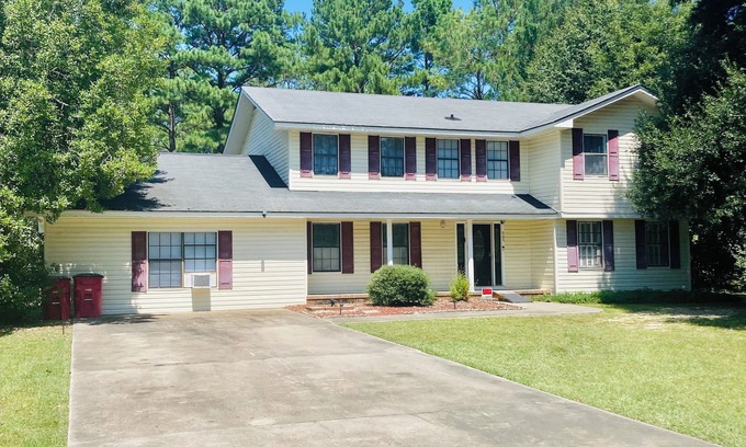 Tifton Casa | Large Home with A Pool & Four Bedrooms