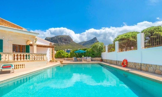 Urbanizacion Mont Ferrutx Villa | Large house in a location close to the city.