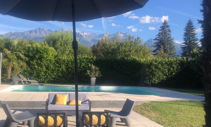Crolles Villa | Casa grande 9P + C 200m² con piscina individual, hermosa vista de las montañas