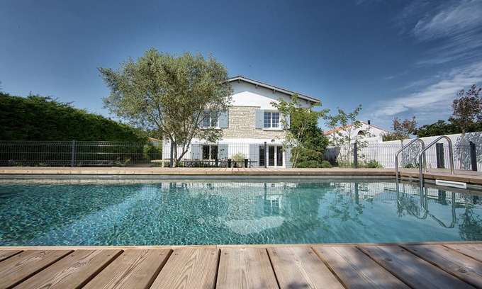 La Bree-les-Bains Casa | Large house completely renovated with heated swimming pool, for up to 18 people
