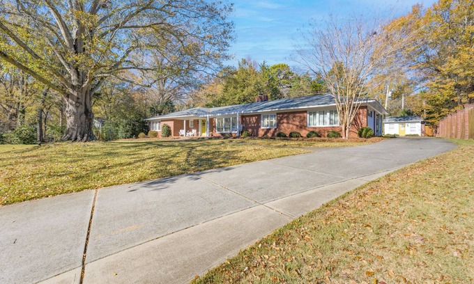 Rock Hill Casa | Large house in a quiet neighborhood (30 day min.)