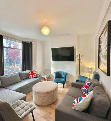 Evelyn Casa | Large house in Central 105
