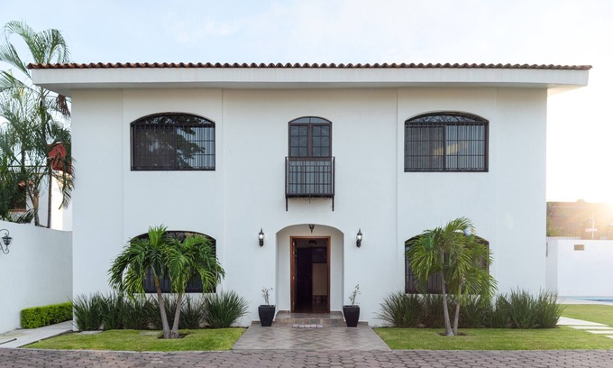 Colima Casa | Gran casa en comunidad cerrada a poca distancia del centro.