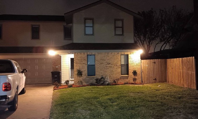 McAllen Casa | Large House in Peaceful McAllen. Large Pool, 10th/Trenton. Perfect Location