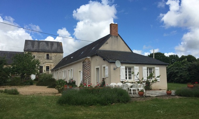 Mansigne Casa | Large house in the Sarthoise countryside 25 min from Le Mans - sleeps 15