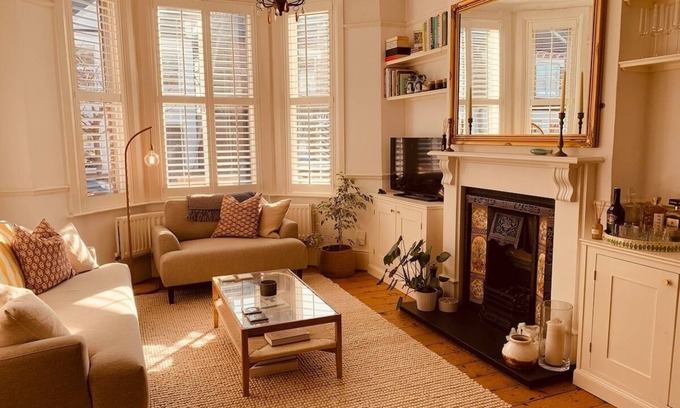 Penge Casa | Large House with Parking & Nearby Tube Station