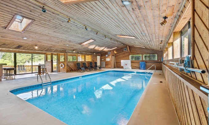 Washingtonville Casa | Large house with heated indoor pool and big yard with firepit