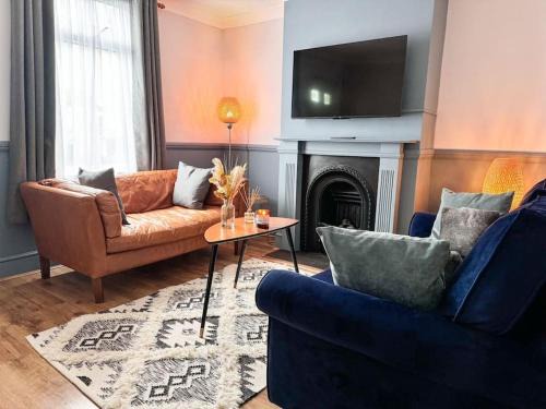 Fairfield Casa | Large house with fast trains to London