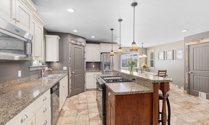 Thayne Casa | Large house with lots of space. Just minutes away from national forest.