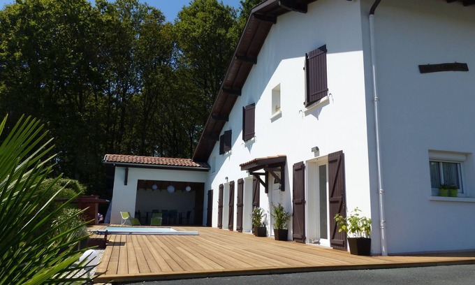 Briscous Casa | Amplia casa con piscina en el País Vasco
