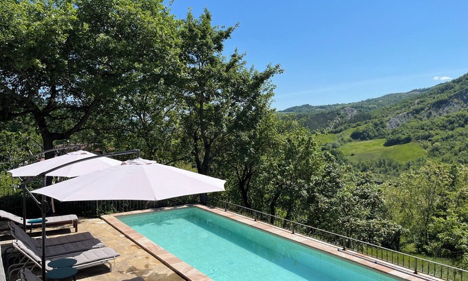 Toano Casa | Large house with shared pool, sleeps up to 12, wonderful mountain setting