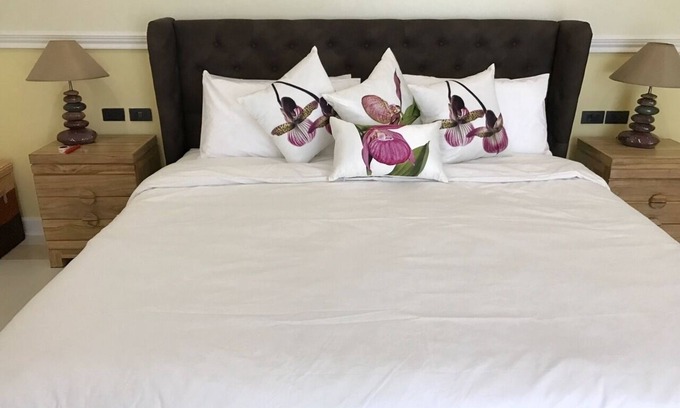 Khlong Ton Sai Condominio | Large Luxury Riverside Penthouse. 5 Star hotel area, close to Skytrain,