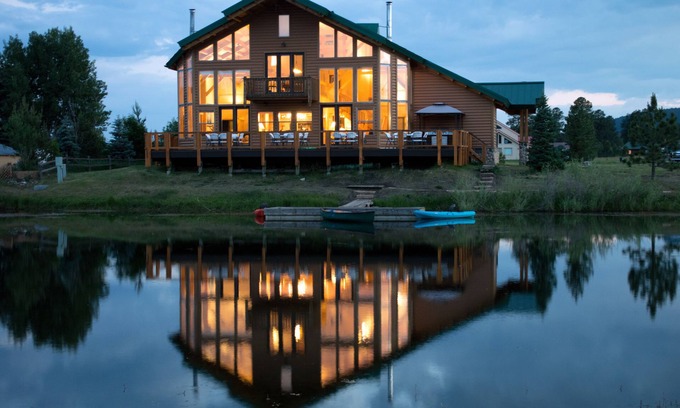 Lake Hatcher Park Casa | Gran lago frente w / propio muelle y vistas a la montaña. Capacidad 20 Certificado VR19-379