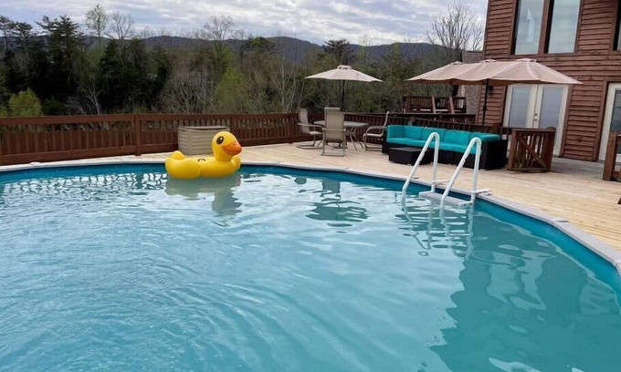 Jacksboro Casa | Large lake home with room to play.
