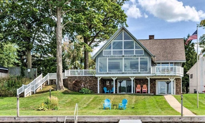 Paw Paw Casa | Large Lake House: Expansive View