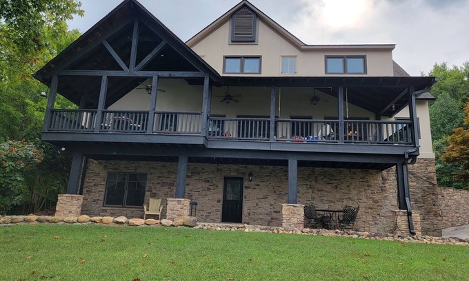 Ten Mile Casa | Large lake property in Ten Mile Tn with amazing views, two boat slips, fire pit