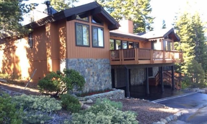 Meeks Bay Casa | Hermosa Casa Grande con Vistas desde Meeks Bay a South Shore