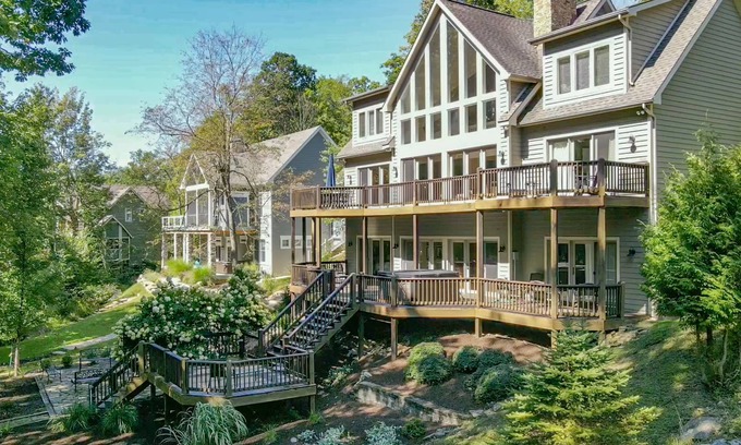 McHenry Casa | Large Lakefront Home! Private dock and hot tub!