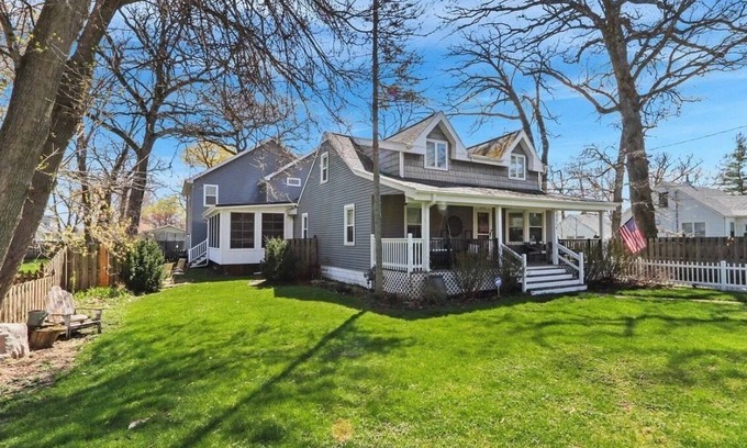 Twin Lakes Casa | Large Lakehouse with hot tub. walk to public beach in Twin Lakes WI