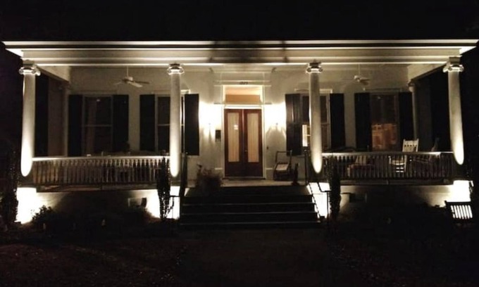 Newberry Casa | Large late1800's home within walking distance to Opera House and downtown.