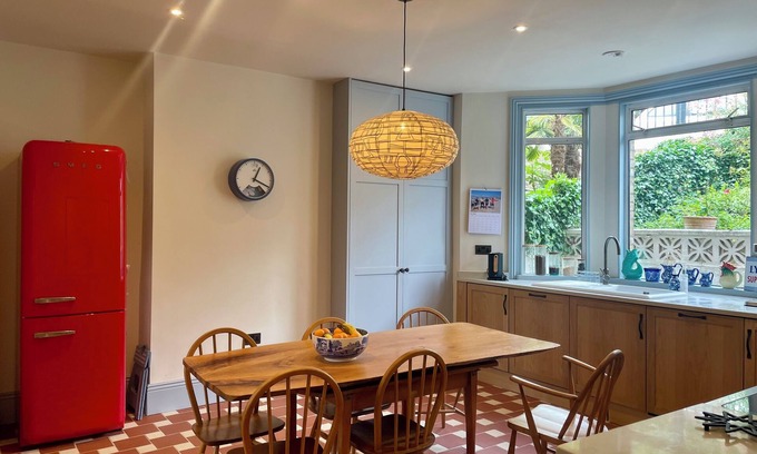 Dulwich Casa | Large living space l, four bedrooms, long garden in East Dulwich