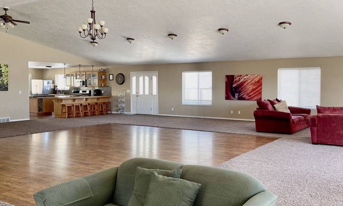 Lava Hot Springs Casa | Large Lodge in Lava Hot Springs, Idaho 8 bedrooms sleeps 35