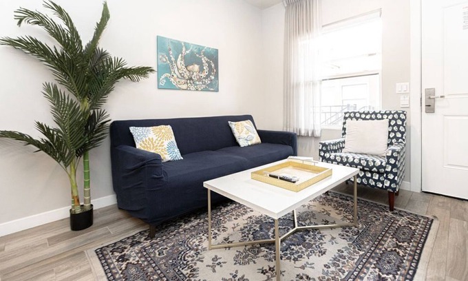 Mission Hills Casa | Large Loft Near Restaurant Row w/WiFi, CableTV/HBO