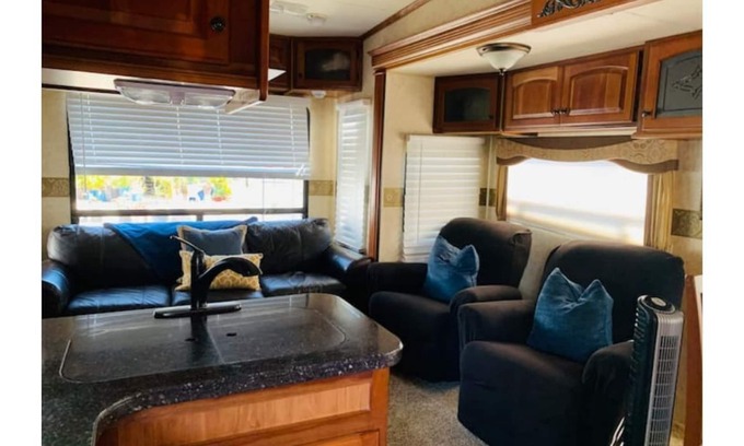 Big Pine Key Alquiler De RV | LARGE LOT & RV | LOWER KEYS