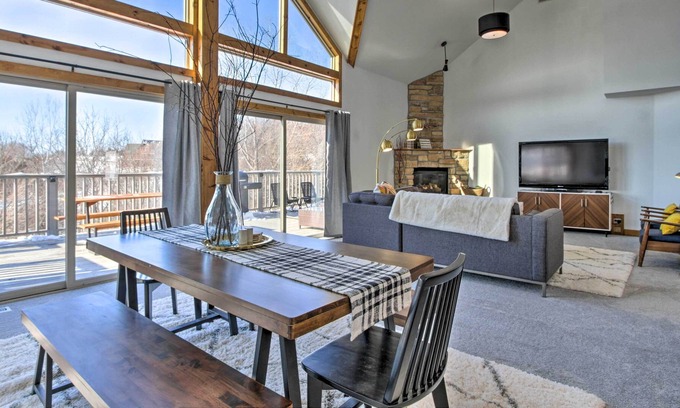 The Galena Territory Villa | Large & Luxe Galena Territory Villa w/ Hot Tub!