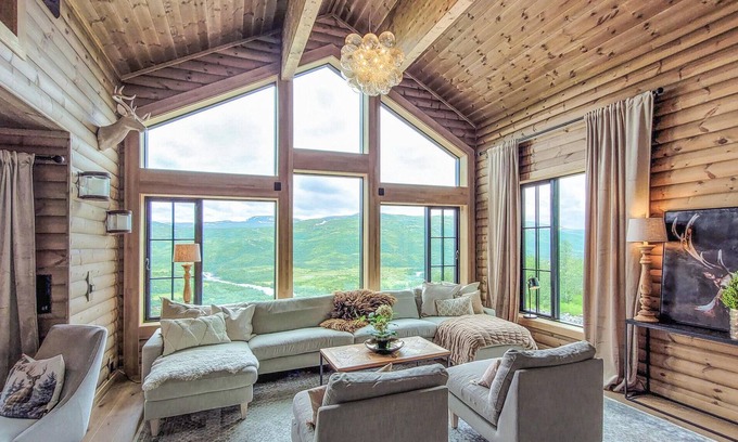 Maurset Casa | Large luxury holiday home with magnificent views of the mountains and the river.