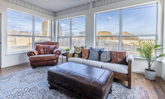 Bentonville Casa | Large luxury home next to Coler MTB & Close to Downtown Bentonville