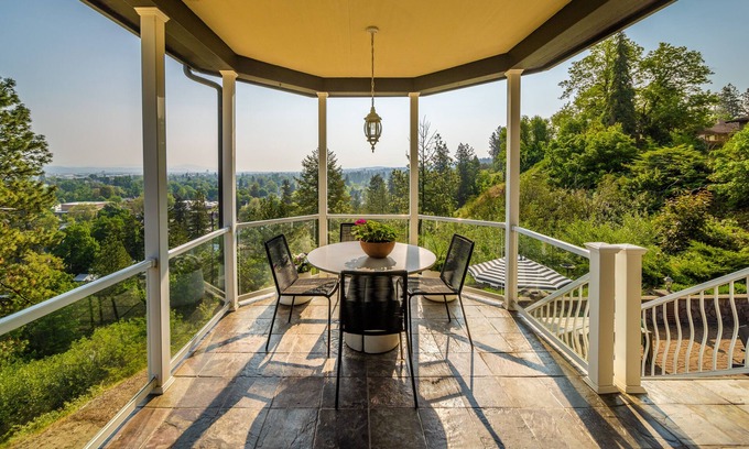 East Central Casa | Large luxury home! Views! Hot tub! Game room! EV charger! Pool table! Grill!