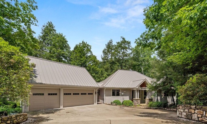 Lake Lure Casa | Large Luxury Home w/Hot Tub & Game Room with access to Rumbling Bald Resort