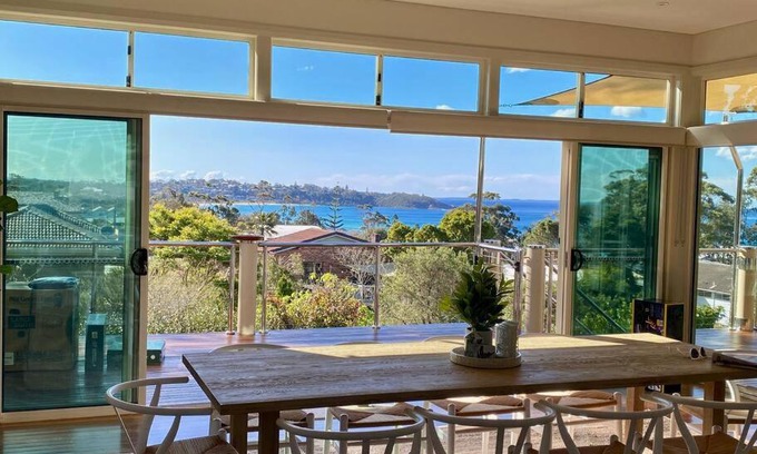 Mollymook Casa | Large luxury house with stunning beach views