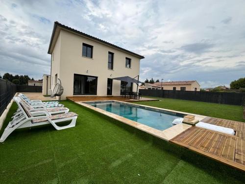 Violes Apartamento | Large luxury villa with pool
