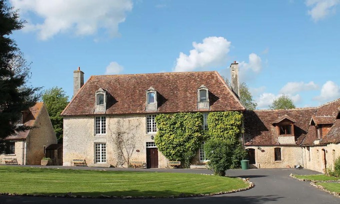 Fresne-la-Mere Casa | Large manor house for rent in Normandy, a stone's throw from Suisse Normande!