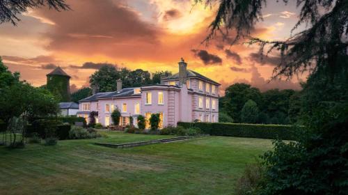 Norwich Casa | Large Manor House with Pool Hot Tub & Gardens