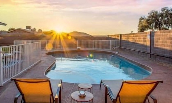 River Mountain Casa | ❤️Large Modern 4BR w/ Heated Pool on .35 Acres