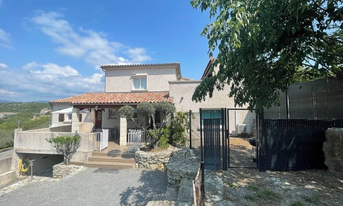 Joyeuse Apartamento | Estudio de piedra, piscinas, wifi, área de juegos, casa cerrada y deportiva