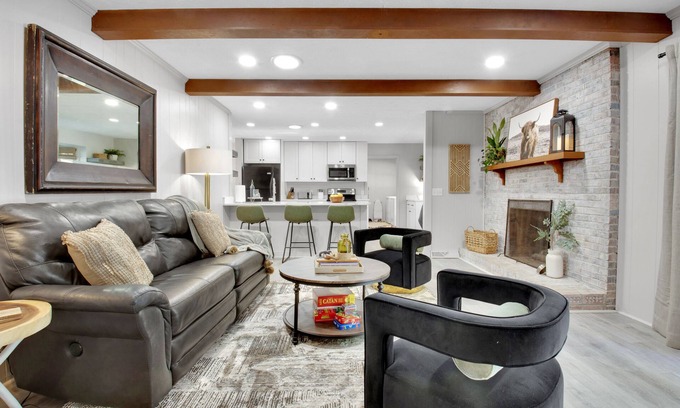 Greenville - Spartanburg Casa | Large/Modern Home, Walk to Paris Mtn. State Park