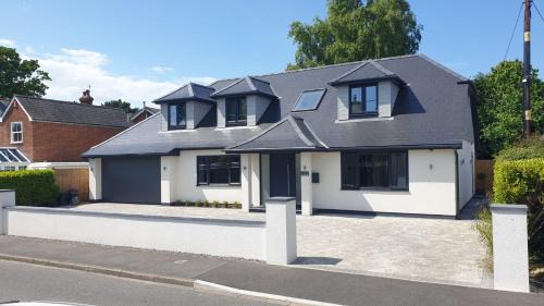 New Forest District Apartamento | Large modern self contained apartment in Lymington