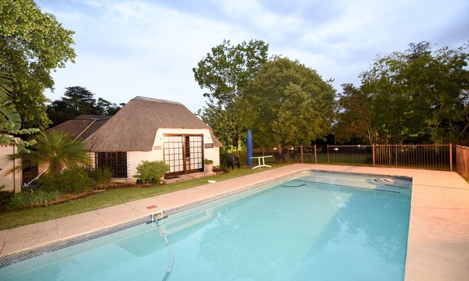 Greater Johannesburg Metropolitan Area Cabaña | Estudio grande y moderno con jardín privado en Bryanston