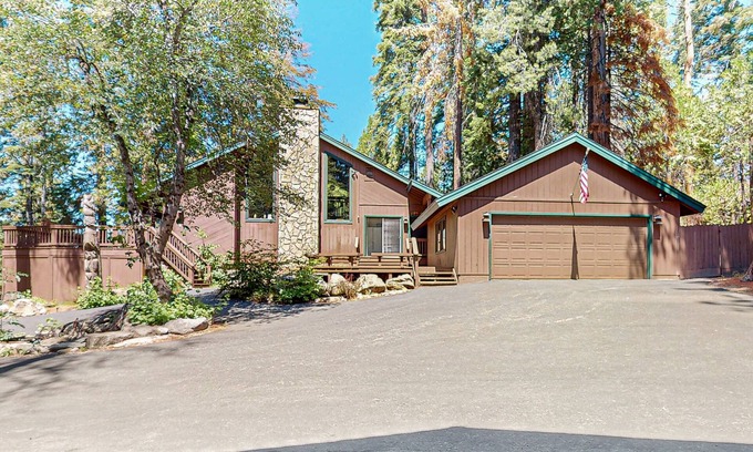 Shaver Lake Casa | Large mountain-view home with guest house, fireplace, game room, & fire pit