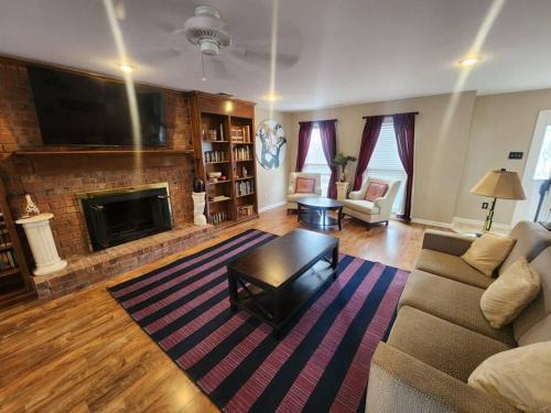 Cordova Casa | Large near Shops/Dining & easy access to freeway