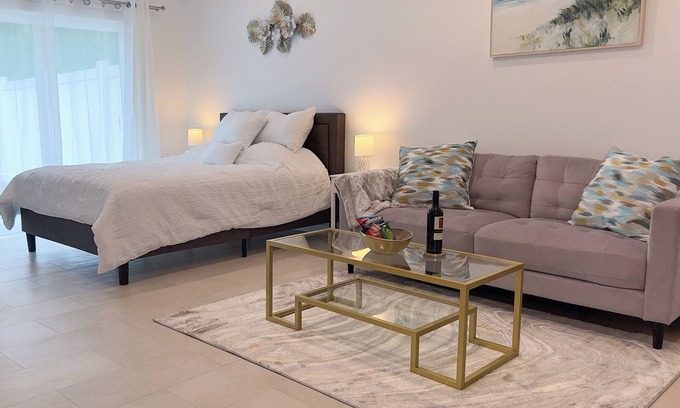 Naples Apartamento | Large, Newly Built 1B Studio w/ Patio, W&D