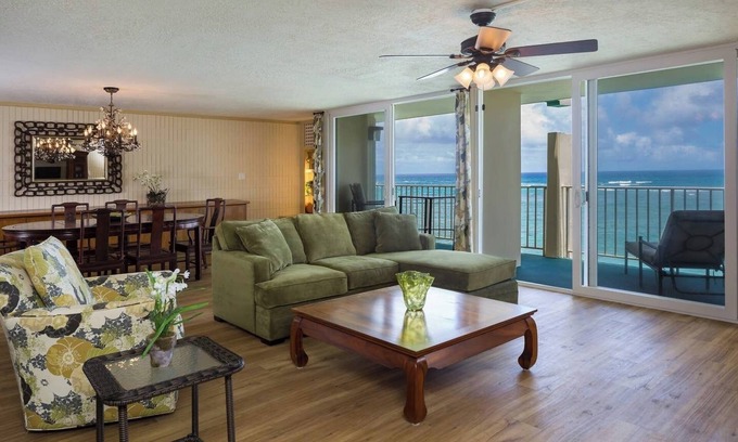 Punaluu Apartamento | Large Oceanfront Haven 3 4